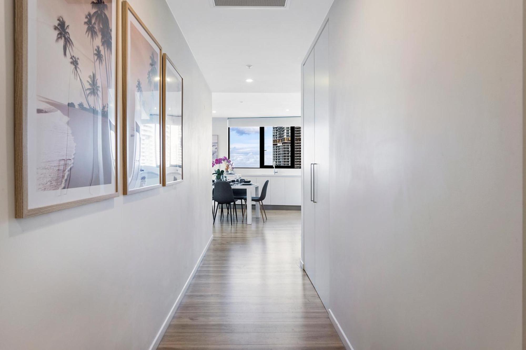 Ruby Building - Self Contained, Privately Managed Apartment *