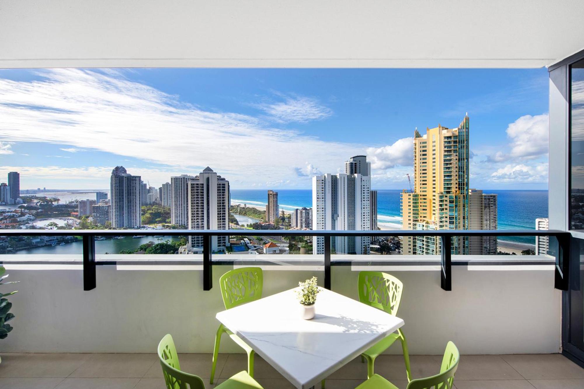 Ruby Building - Self Contained, Privately Managed Apartment *